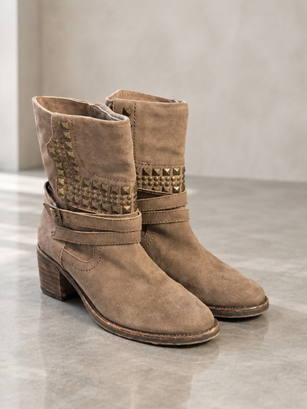 Vince Camuto Taupe Donato Studded Leather Heeled Moto Ankle Boots US 8